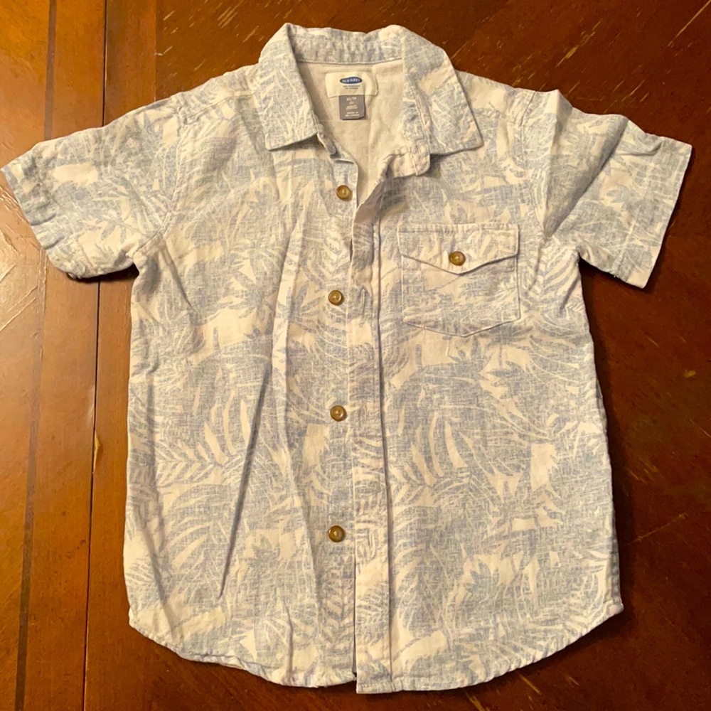 Old Navy Boys Button down Shirt Size XS / TP or 5